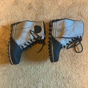 NWOT Hard to find Sorel boot!